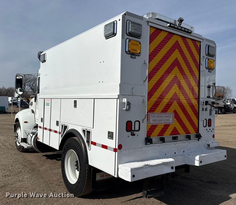 image for item EG1872 2018 Peterbilt 337 utility / service truck