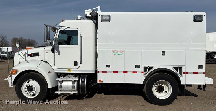 image for item EG1872 2018 Peterbilt 337 utility / service truck