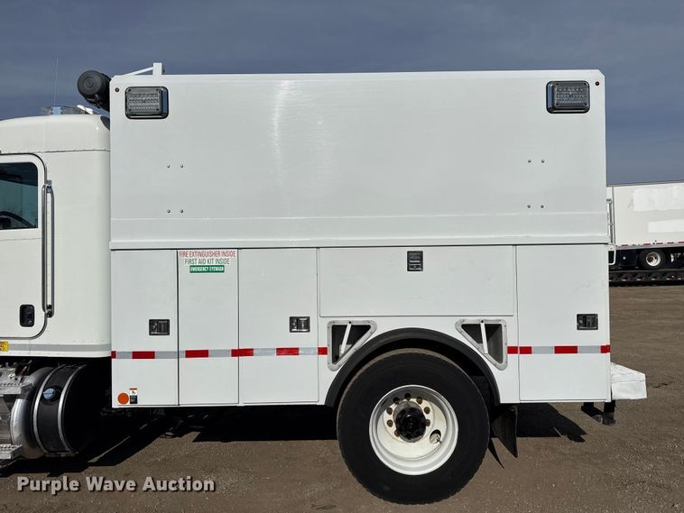 image for item EG1872 2018 Peterbilt 337 utility / service truck