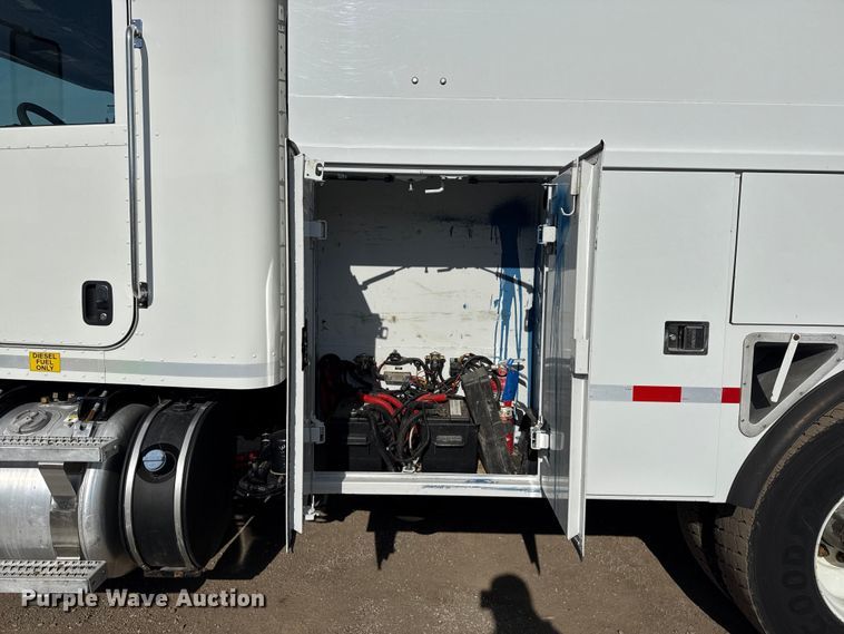 image for item EG1872 2018 Peterbilt 337 utility / service truck