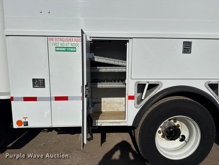 image for item EG1872 2018 Peterbilt 337 utility / service truck