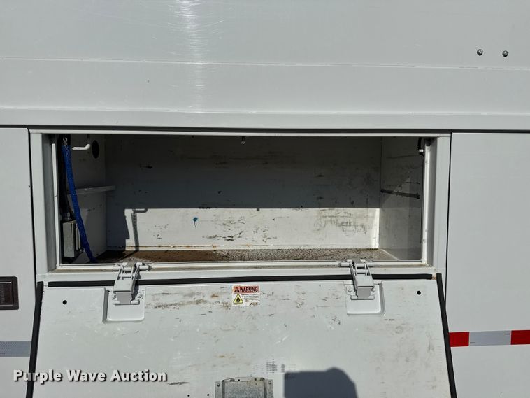 image for item EG1872 2018 Peterbilt 337 utility / service truck