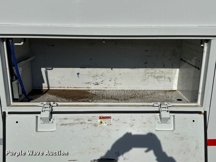 image for item EG1872 2018 Peterbilt 337 utility / service truck