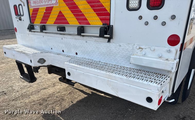 image for item EG1872 2018 Peterbilt 337 utility / service truck