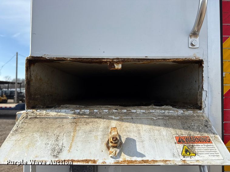 image for item EG1872 2018 Peterbilt 337 utility / service truck