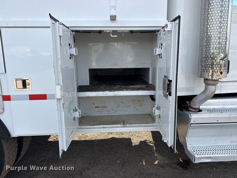 image for item EG1872 2018 Peterbilt 337 utility / service truck