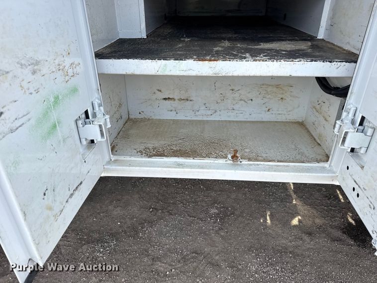 image for item EG1872 2018 Peterbilt 337 utility / service truck