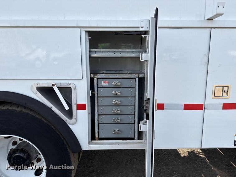 image for item EG1872 2018 Peterbilt 337 utility / service truck