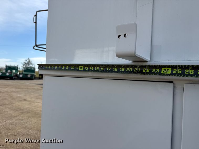 image for item EG1872 2018 Peterbilt 337 utility / service truck