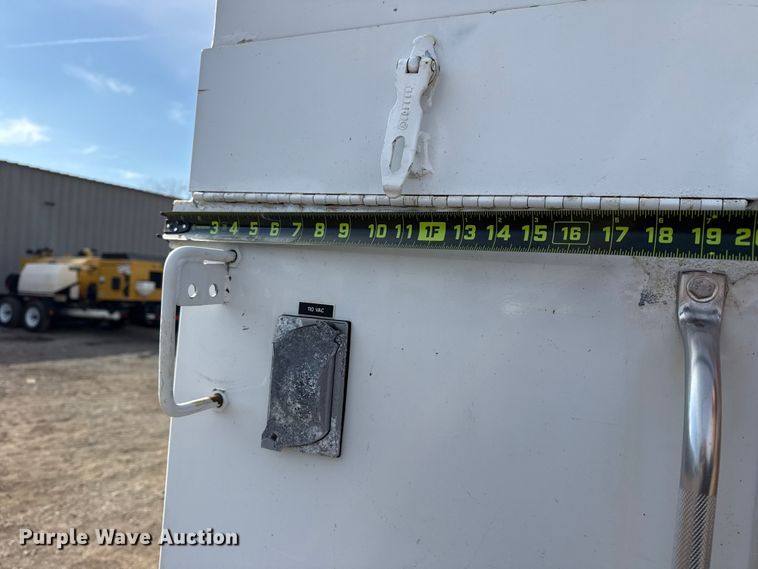 image for item EG1872 2018 Peterbilt 337 utility / service truck