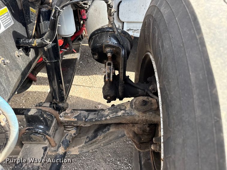 image for item EG1872 2018 Peterbilt 337 utility / service truck