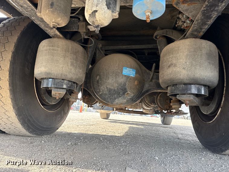 image for item EG1872 2018 Peterbilt 337 utility / service truck