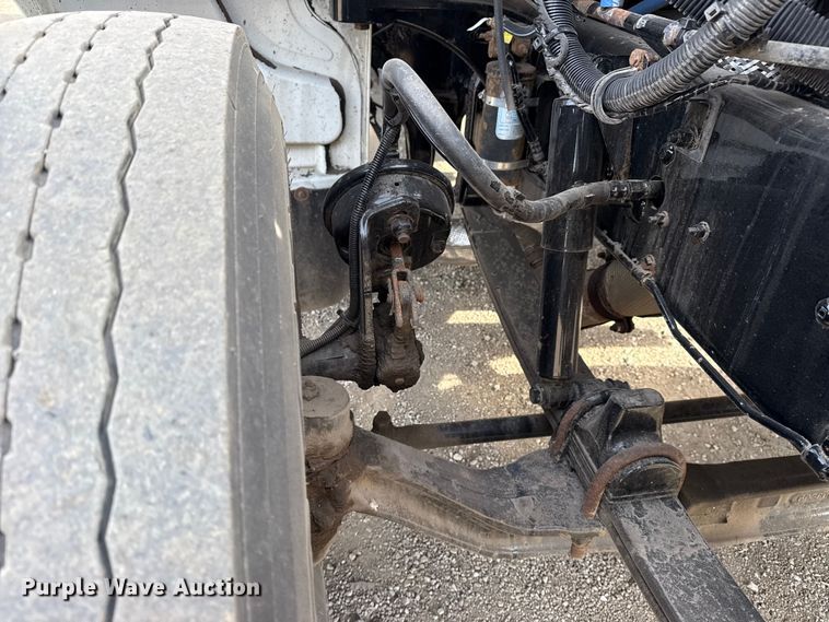 image for item EG1872 2018 Peterbilt 337 utility / service truck