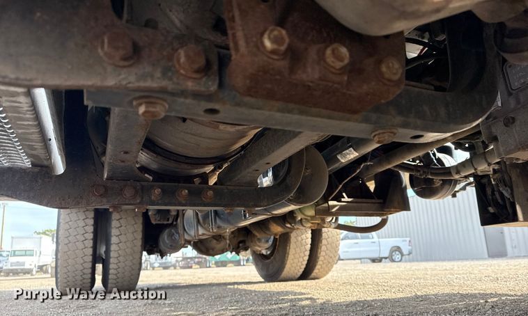 image for item EG1872 2018 Peterbilt 337 utility / service truck