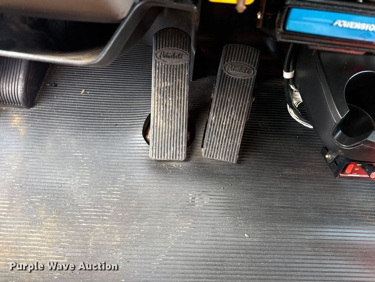 image for item EG1872 2018 Peterbilt 337 utility / service truck