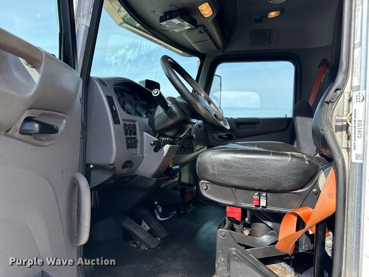 image for item EG1872 2018 Peterbilt 337 utility / service truck