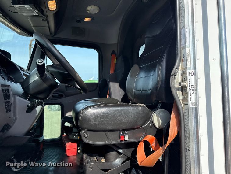 image for item EG1872 2018 Peterbilt 337 utility / service truck