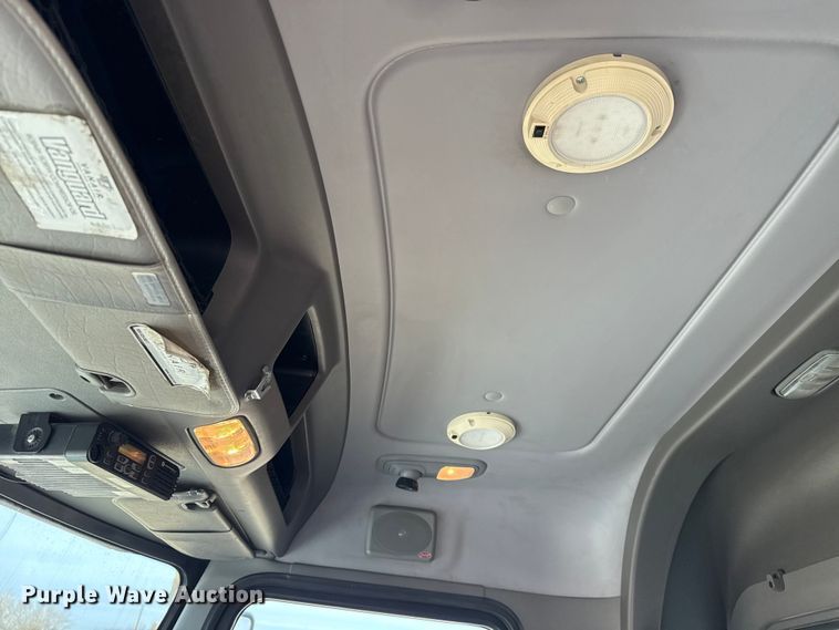 image for item EG1872 2018 Peterbilt 337 utility / service truck