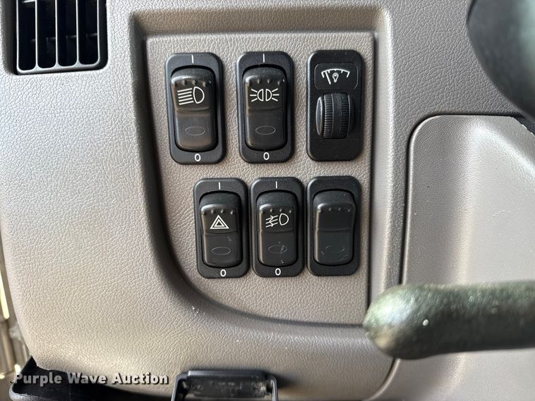 image for item EG1872 2018 Peterbilt 337 utility / service truck