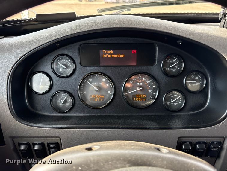 image for item EG1872 2018 Peterbilt 337 utility / service truck