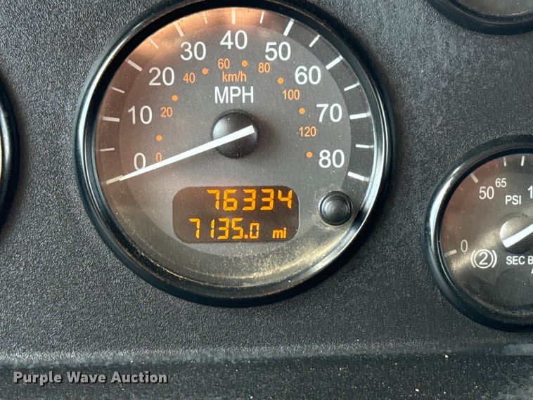 image for item EG1872 2018 Peterbilt 337 utility / service truck