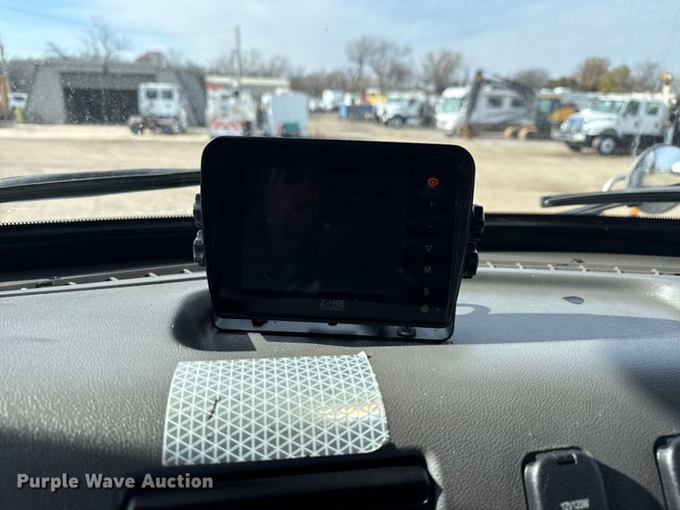 image for item EG1872 2018 Peterbilt 337 utility / service truck