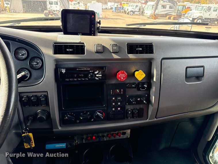 image for item EG1872 2018 Peterbilt 337 utility / service truck