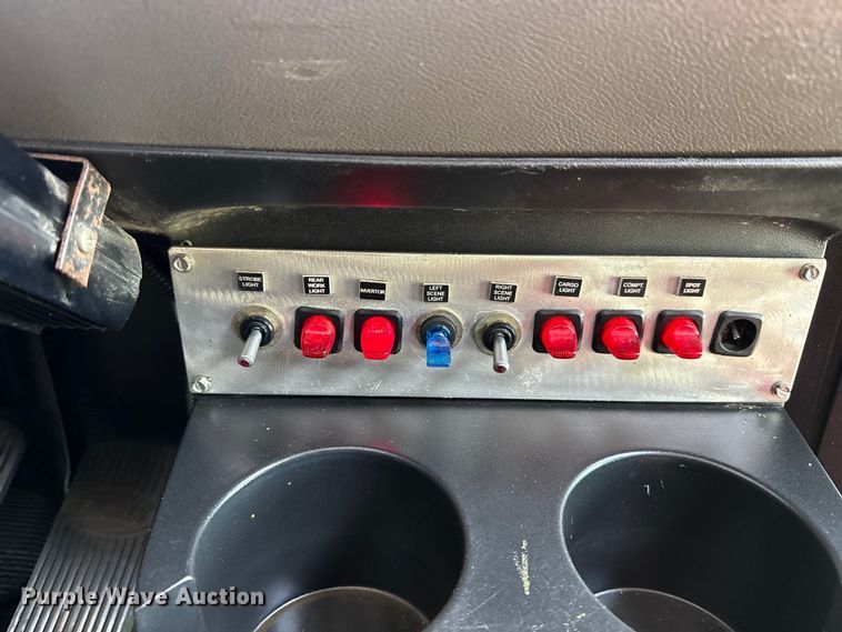 image for item EG1872 2018 Peterbilt 337 utility / service truck