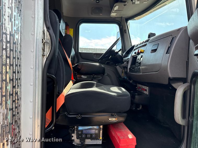 image for item EG1872 2018 Peterbilt 337 utility / service truck