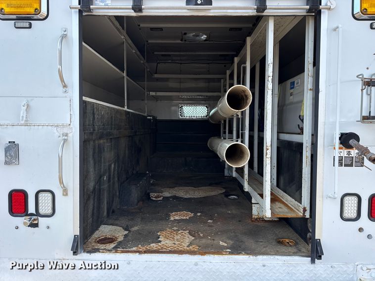 image for item EG1872 2018 Peterbilt 337 utility / service truck