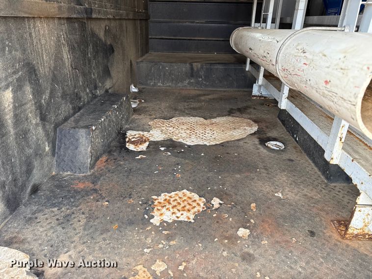 image for item EG1872 2018 Peterbilt 337 utility / service truck