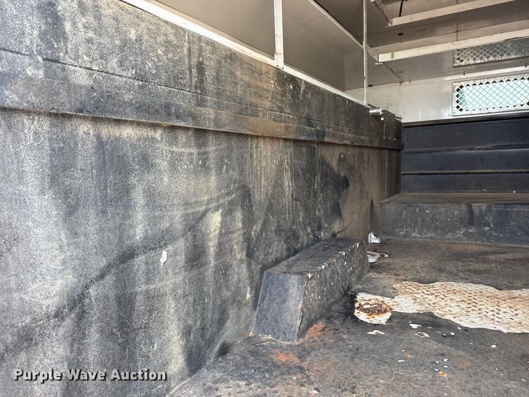 image for item EG1872 2018 Peterbilt 337 utility / service truck