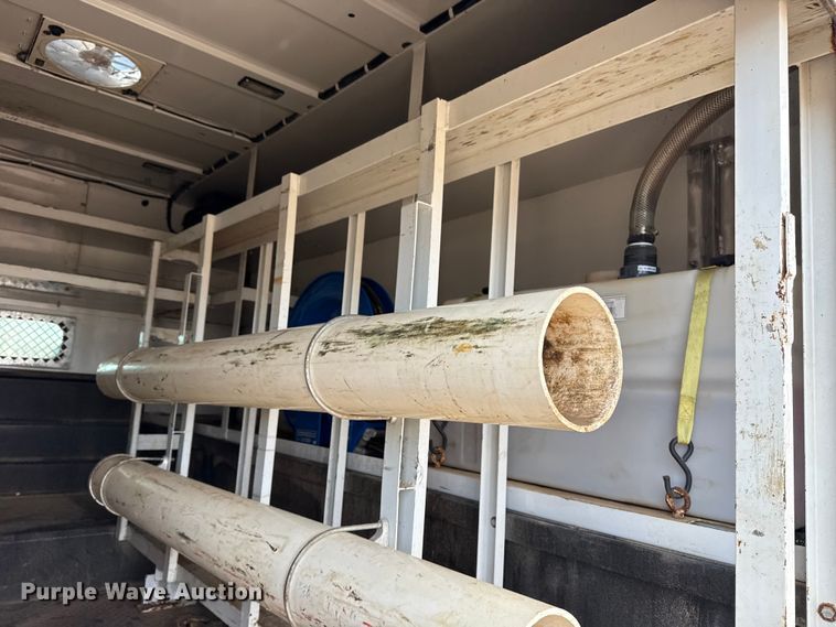 image for item EG1872 2018 Peterbilt 337 utility / service truck