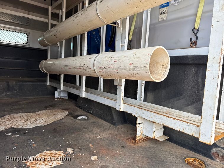 image for item EG1872 2018 Peterbilt 337 utility / service truck