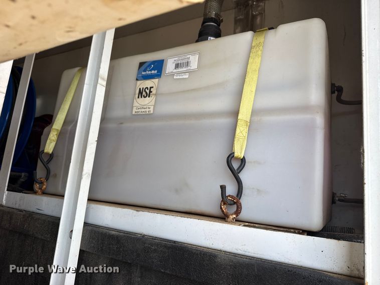 image for item EG1872 2018 Peterbilt 337 utility / service truck