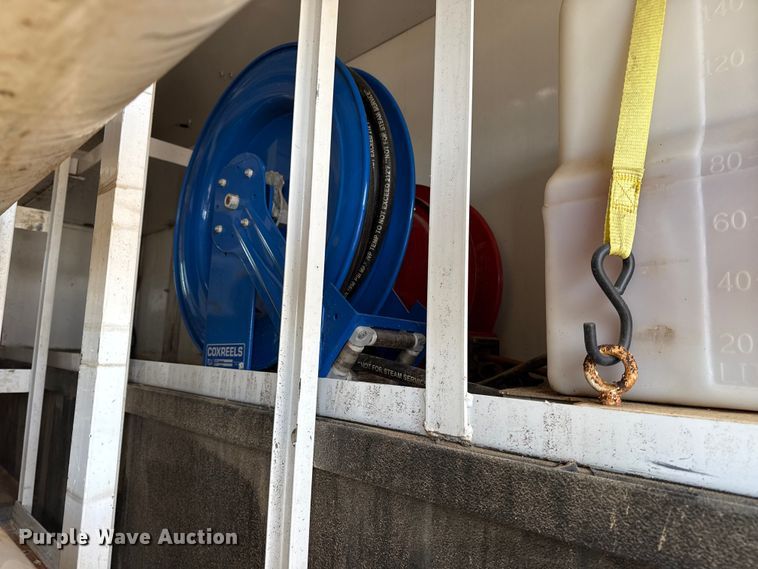 image for item EG1872 2018 Peterbilt 337 utility / service truck