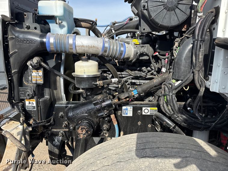 image for item EG1872 2018 Peterbilt 337 utility / service truck