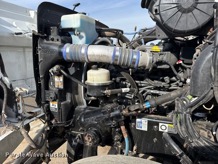 image for item EG1872 2018 Peterbilt 337 utility / service truck