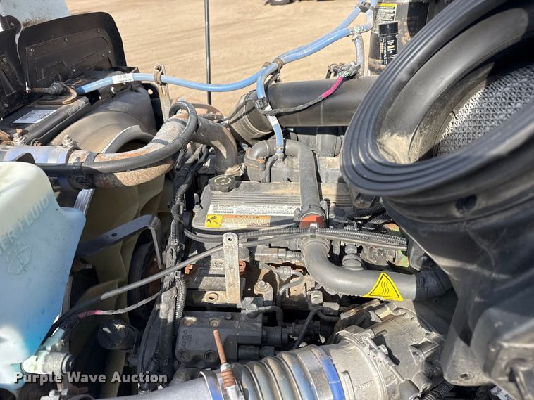 image for item EG1872 2018 Peterbilt 337 utility / service truck