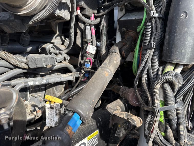 image for item EG1872 2018 Peterbilt 337 utility / service truck