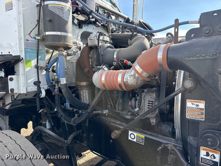 image for item EG1872 2018 Peterbilt 337 utility / service truck