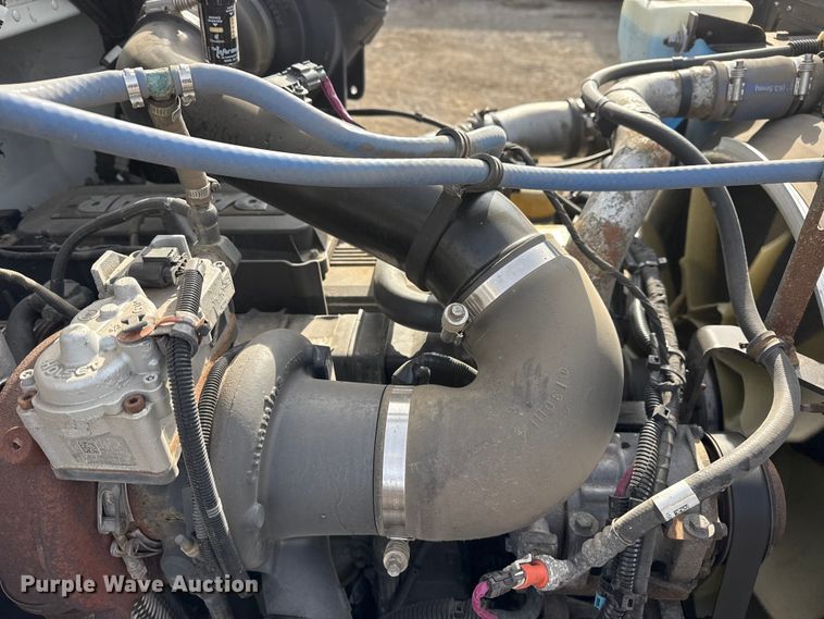 image for item EG1872 2018 Peterbilt 337 utility / service truck