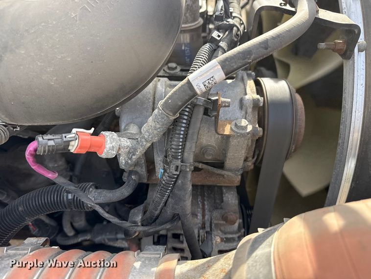 image for item EG1872 2018 Peterbilt 337 utility / service truck