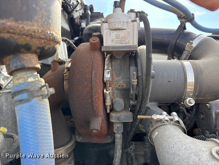 image for item EG1872 2018 Peterbilt 337 utility / service truck