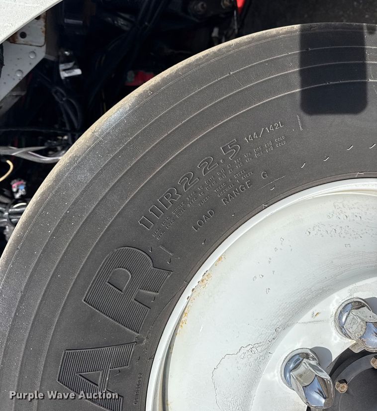 image for item EG1872 2018 Peterbilt 337 utility / service truck