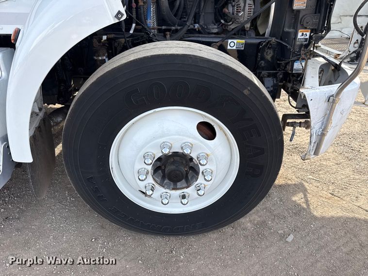 image for item EG1872 2018 Peterbilt 337 utility / service truck