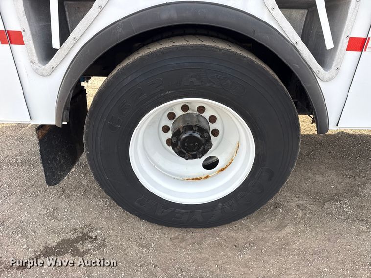 image for item EG1872 2018 Peterbilt 337 utility / service truck