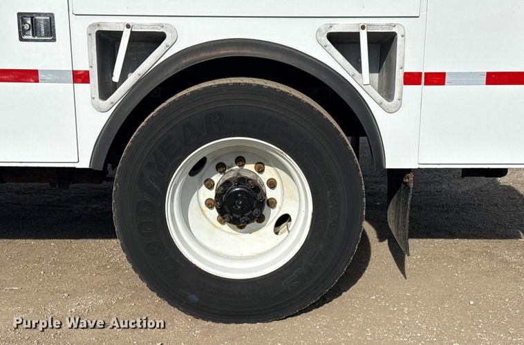 image for item EG1872 2018 Peterbilt 337 utility / service truck