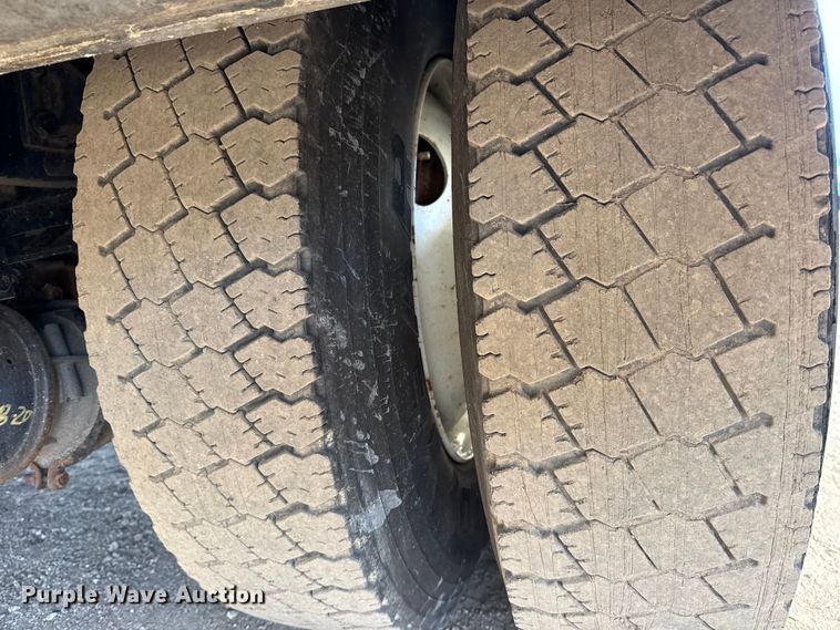 image for item EG1872 2018 Peterbilt 337 utility / service truck