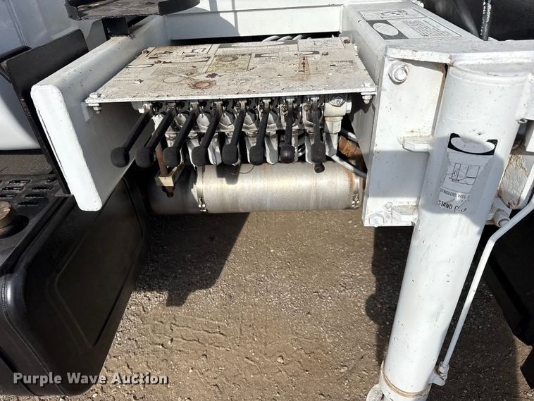 image for item EG1873 1997 Chevrolet Kodiak crane truck